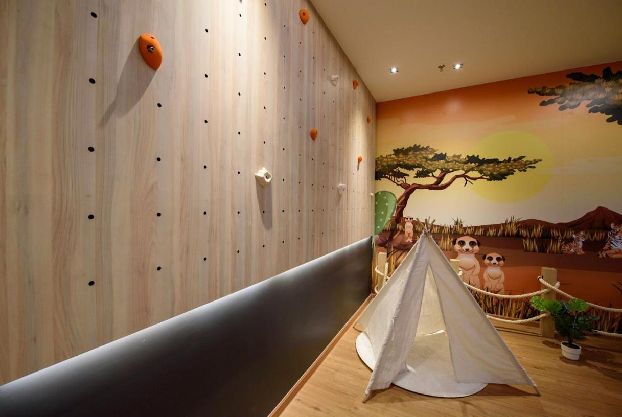 Tallest Concept Theme Suite Klcc Kuala Lumpur Exterior photo